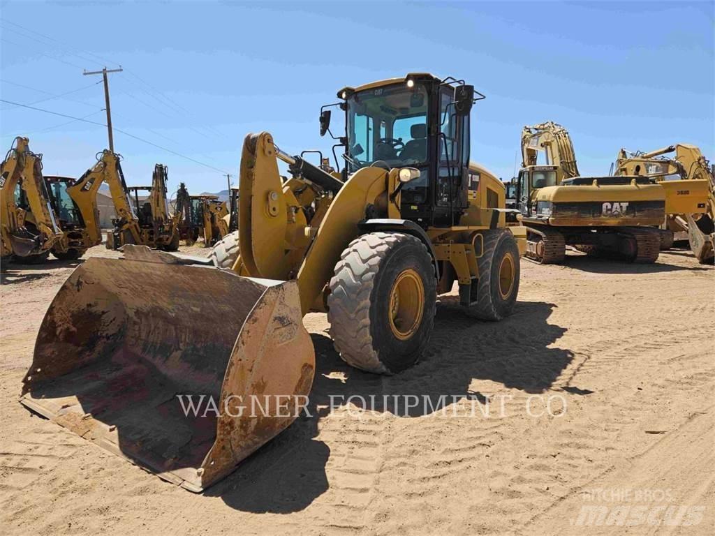 CAT 930M Naudoti ratiniai krautuvai