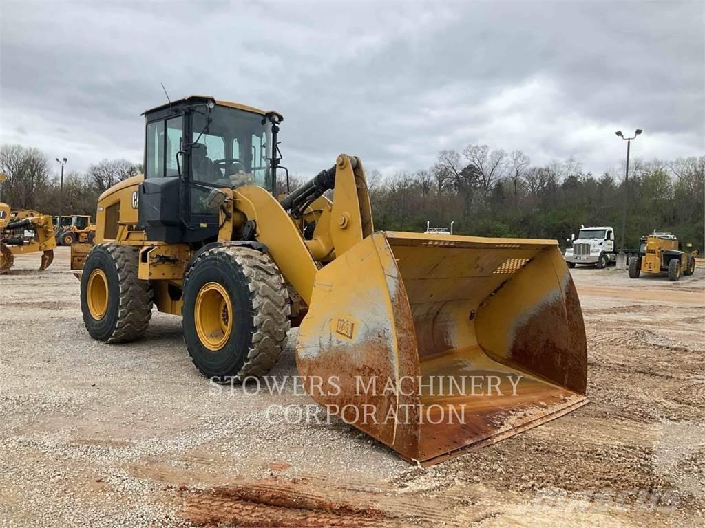 CAT 930M Naudoti ratiniai krautuvai