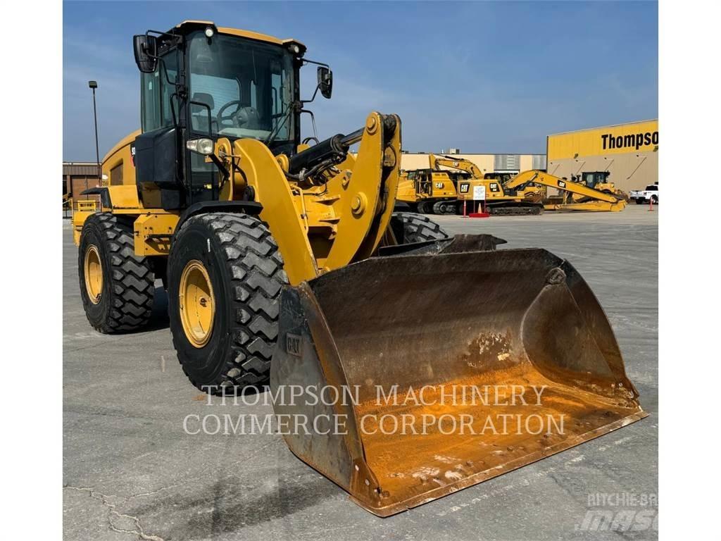 CAT 930M Naudoti ratiniai krautuvai