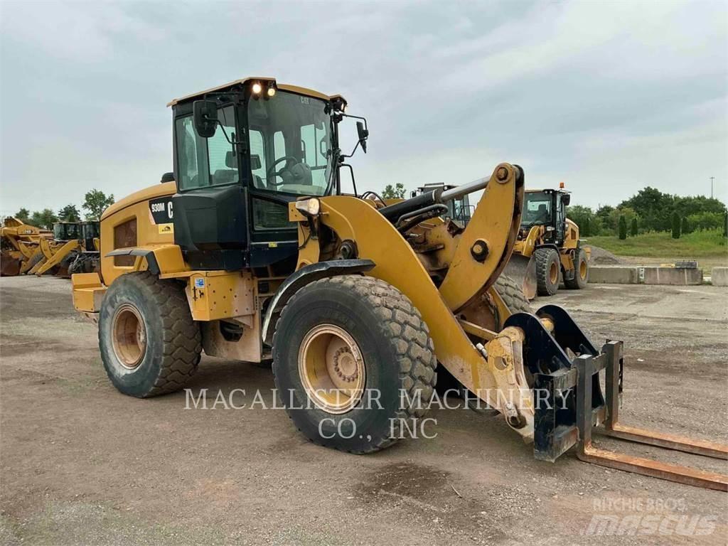 CAT 930M Naudoti ratiniai krautuvai