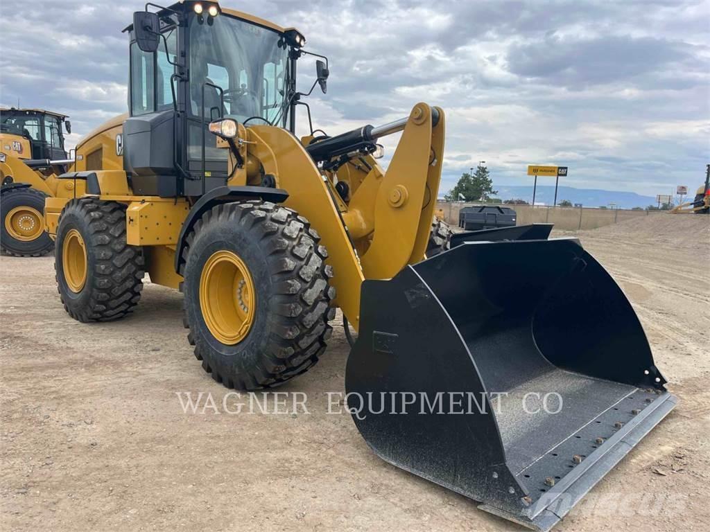 CAT 930M Naudoti ratiniai krautuvai