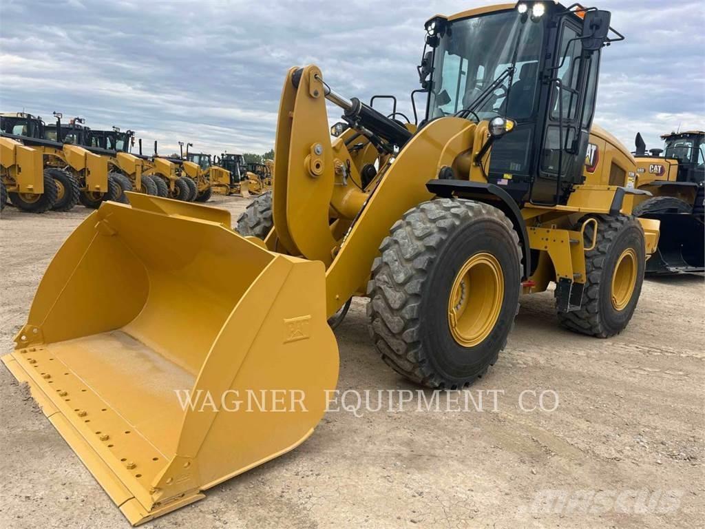 CAT 930M Naudoti ratiniai krautuvai