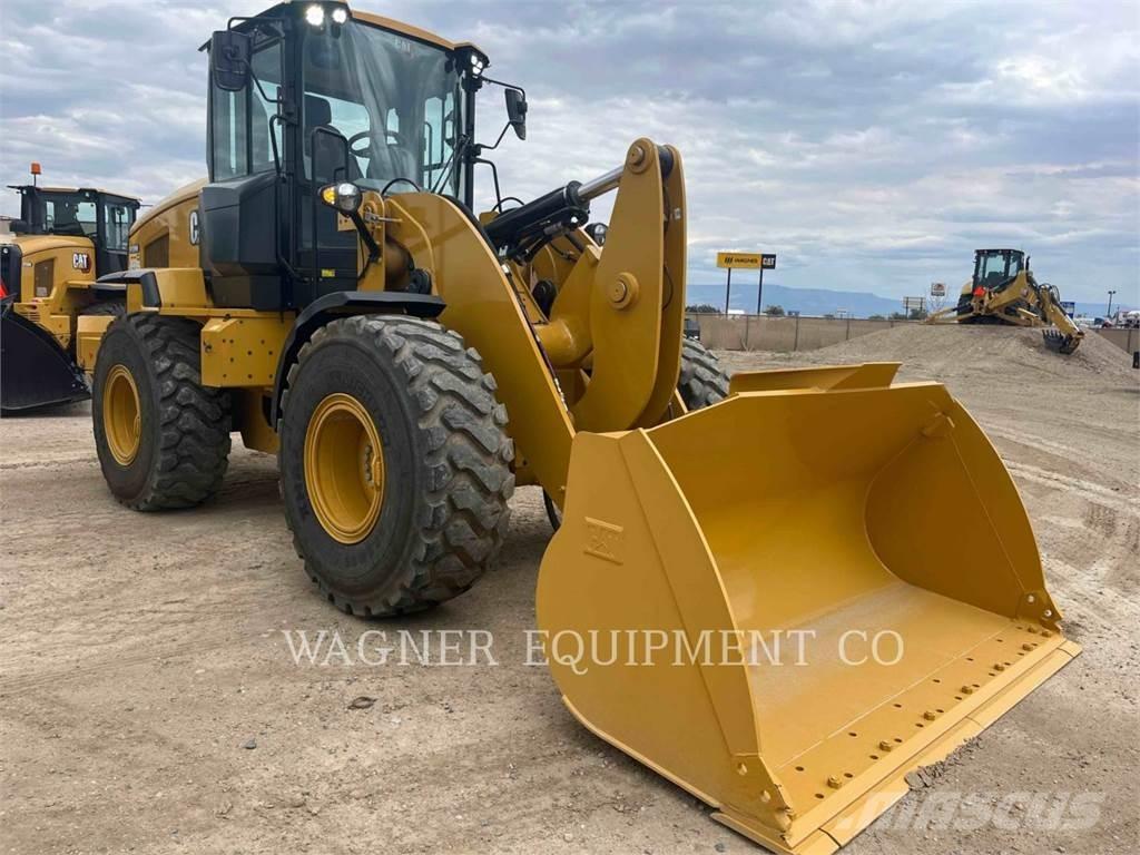 CAT 930M Naudoti ratiniai krautuvai