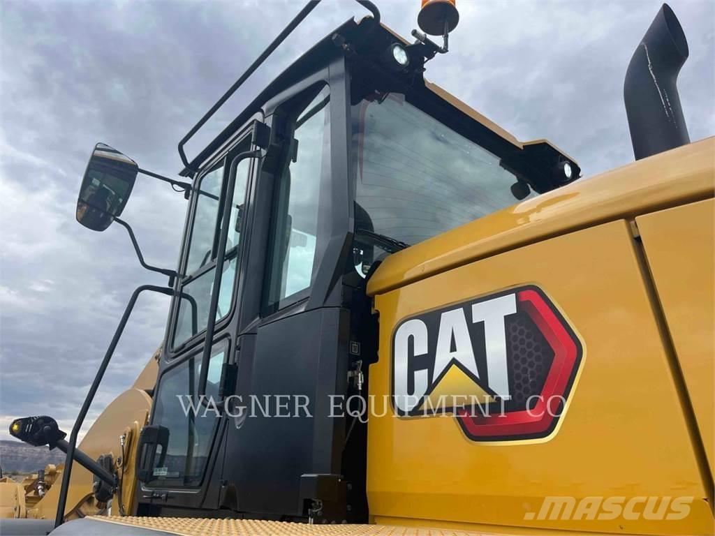 CAT 930M Naudoti ratiniai krautuvai