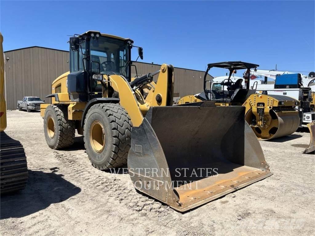 CAT 930M Naudoti ratiniai krautuvai