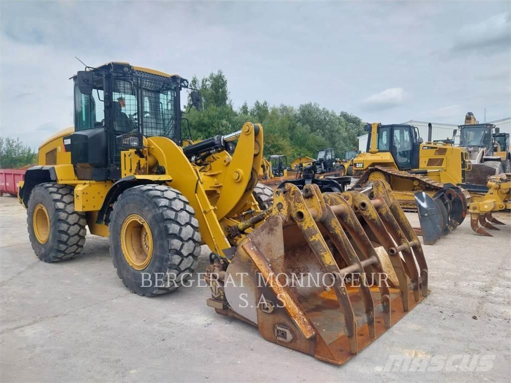 CAT 930M Naudoti ratiniai krautuvai