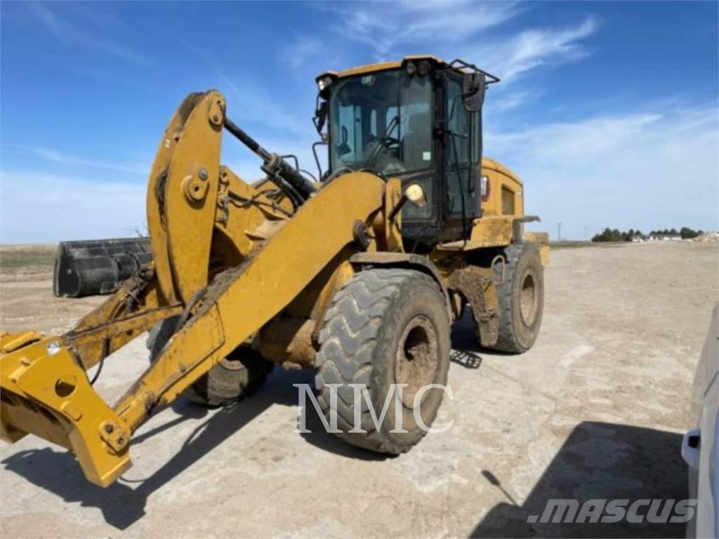 CAT 930M Naudoti ratiniai krautuvai