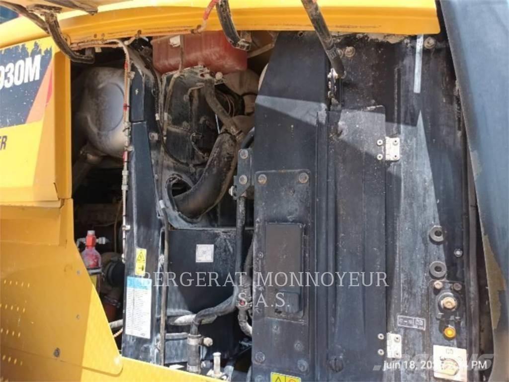 CAT 930M Naudoti ratiniai krautuvai