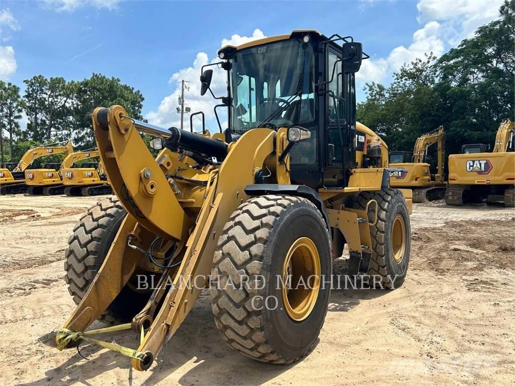 CAT 930M Naudoti ratiniai krautuvai