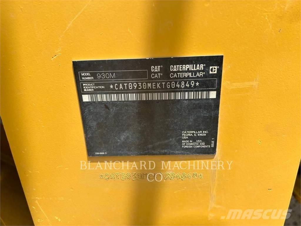 CAT 930M Naudoti ratiniai krautuvai