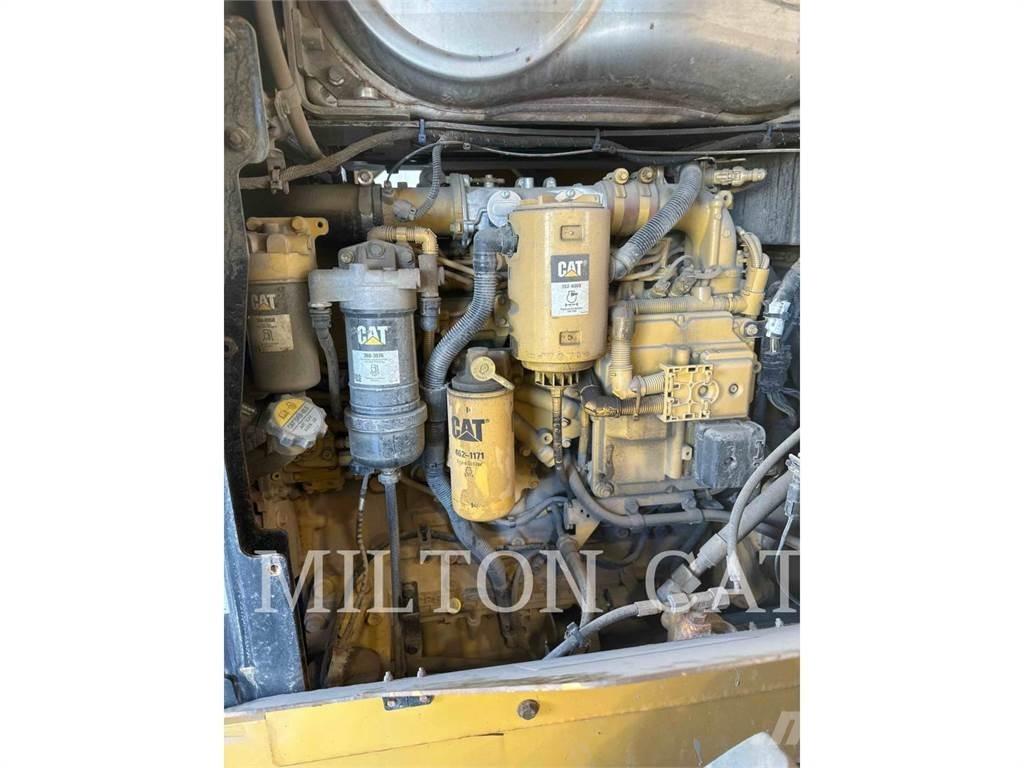CAT 930M Naudoti ratiniai krautuvai
