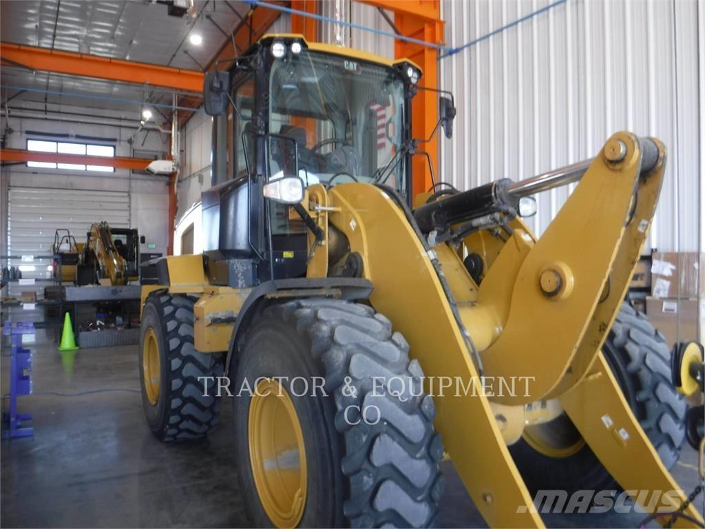 CAT 930M Naudoti ratiniai krautuvai