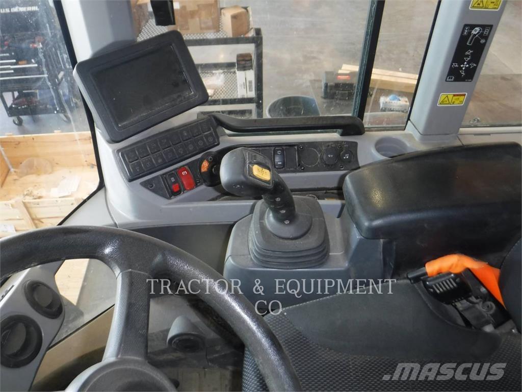 CAT 930M Naudoti ratiniai krautuvai