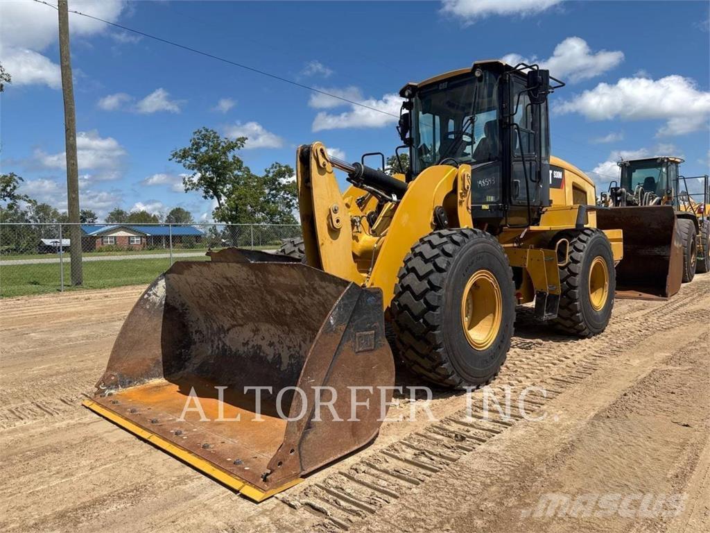 CAT 930M Naudoti ratiniai krautuvai