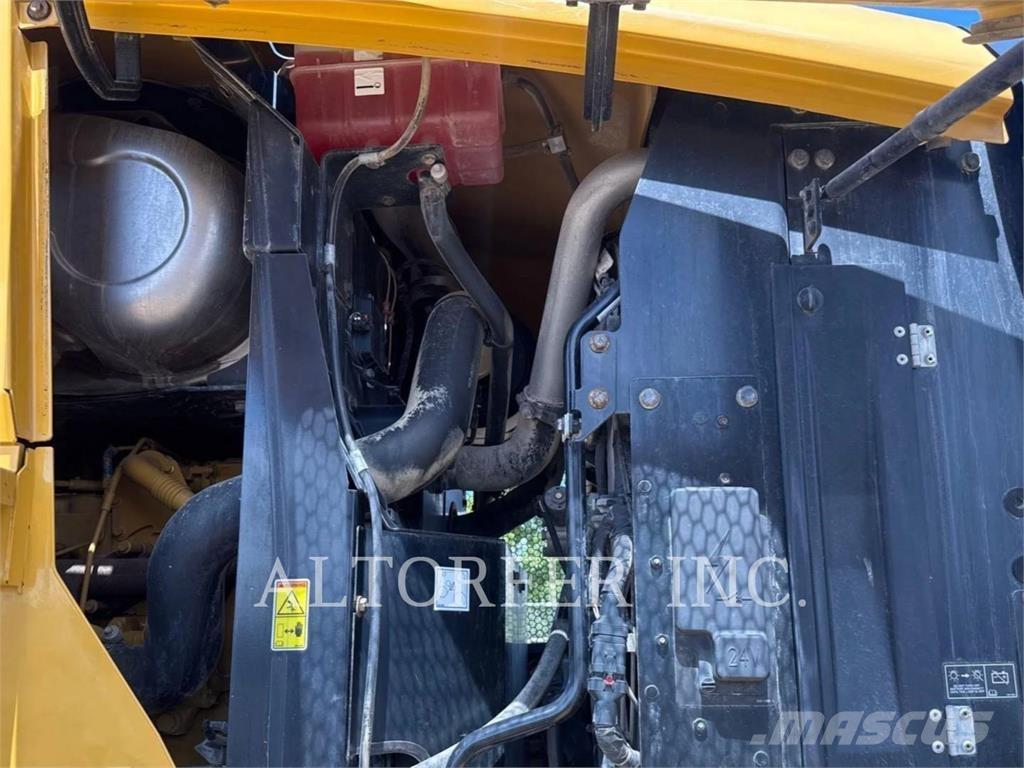 CAT 930M Naudoti ratiniai krautuvai