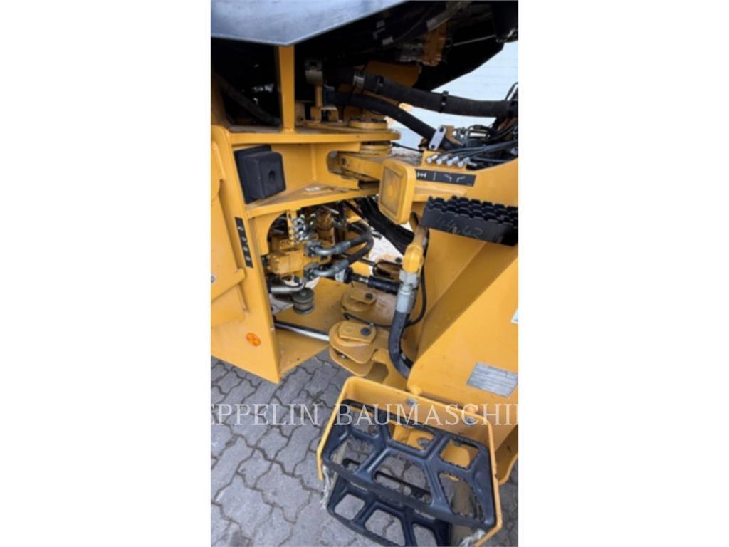CAT 930M Naudoti ratiniai krautuvai