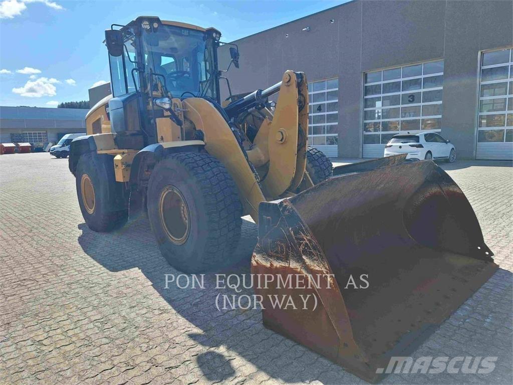 CAT 930M Naudoti ratiniai krautuvai