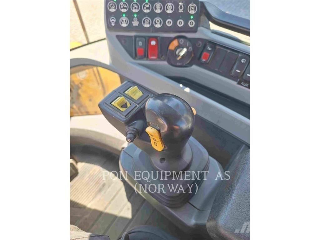 CAT 930M Naudoti ratiniai krautuvai