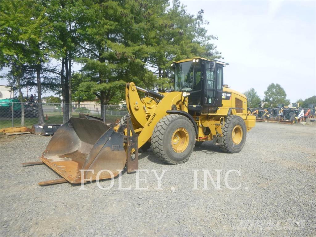 CAT 930M Naudoti ratiniai krautuvai