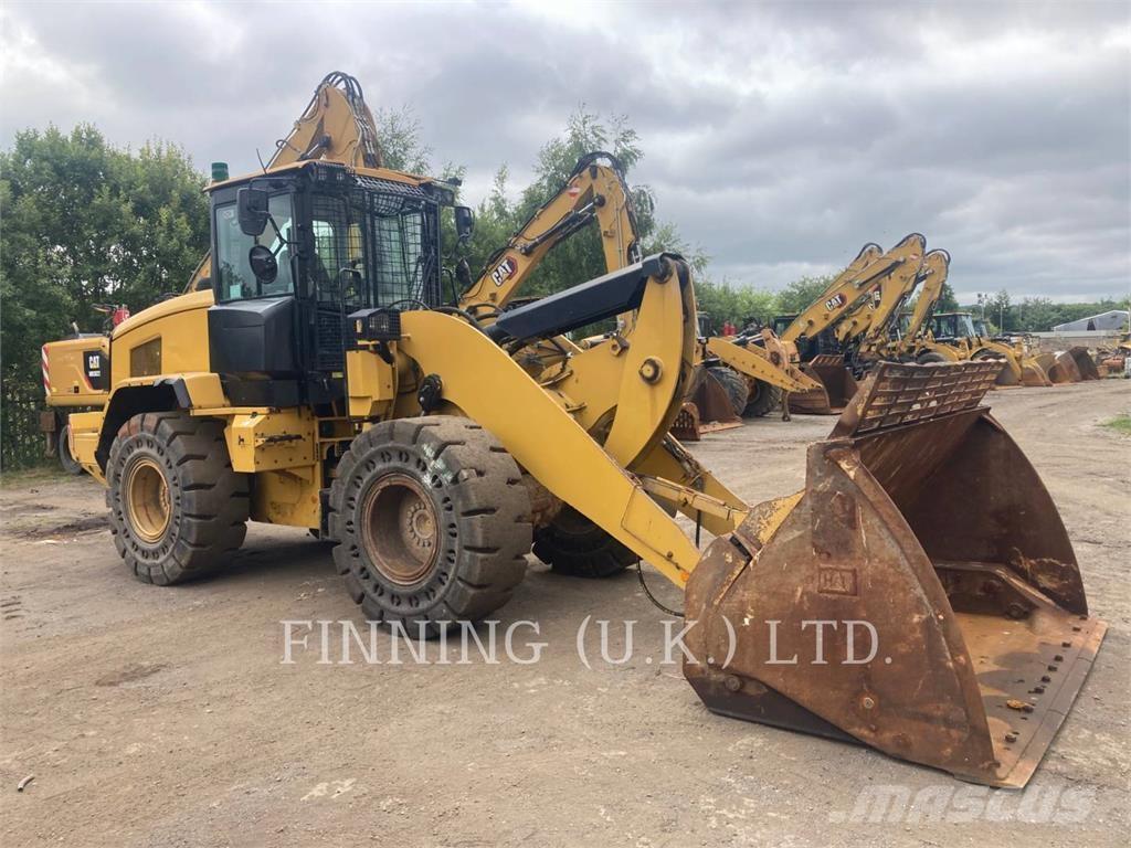 CAT 930M Naudoti ratiniai krautuvai