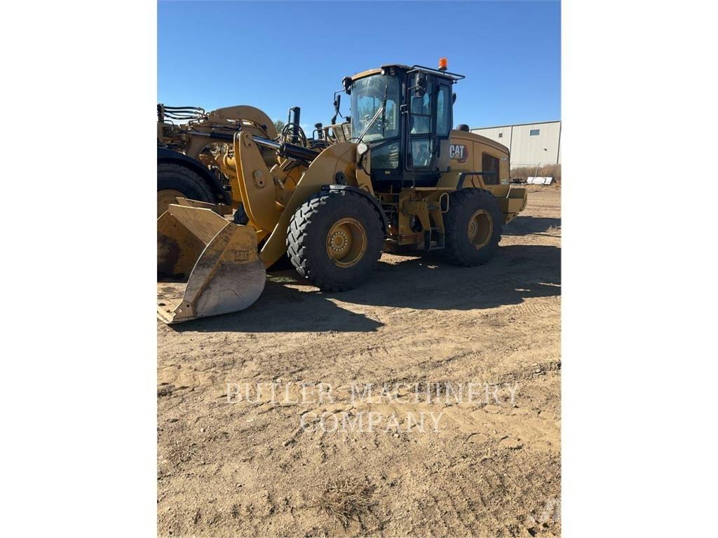 CAT 930M Naudoti ratiniai krautuvai