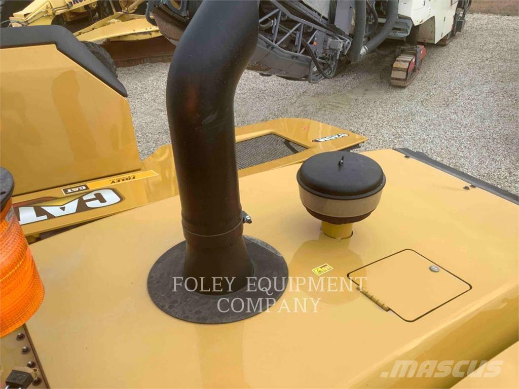 CAT 930M Naudoti ratiniai krautuvai