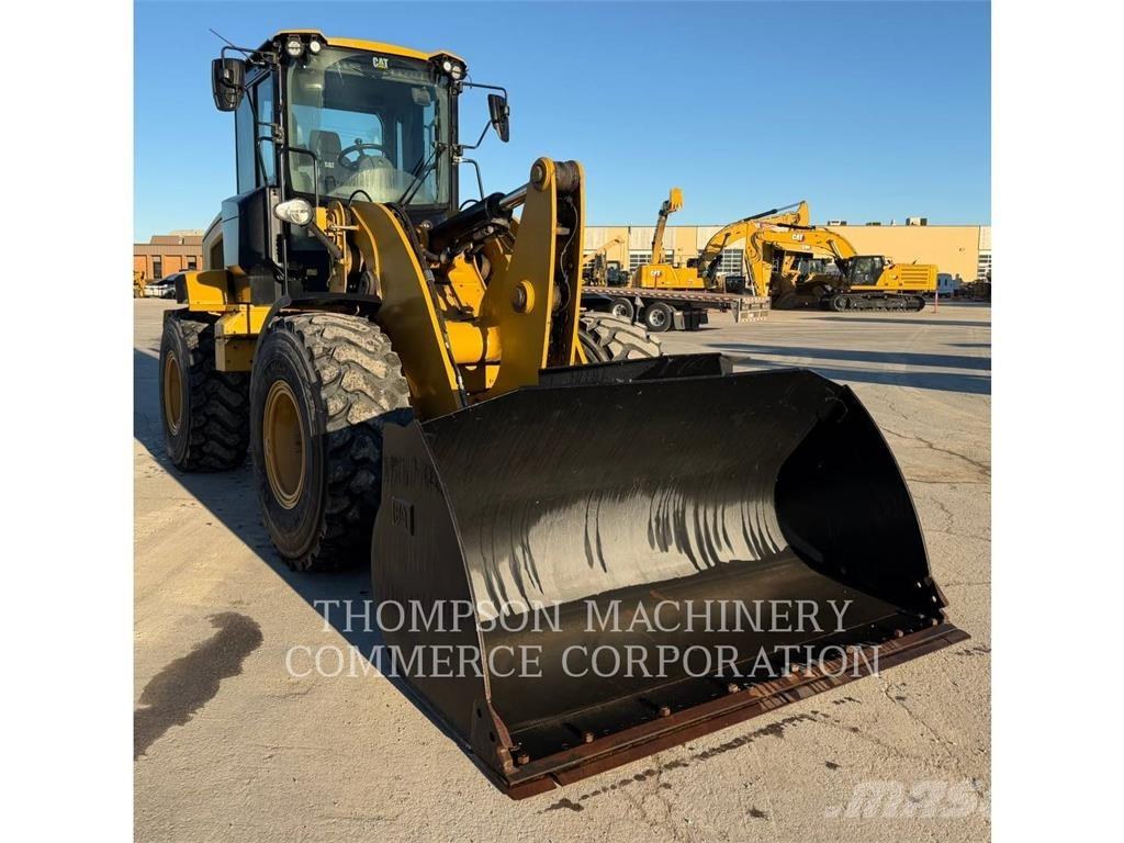 CAT 930M Naudoti ratiniai krautuvai