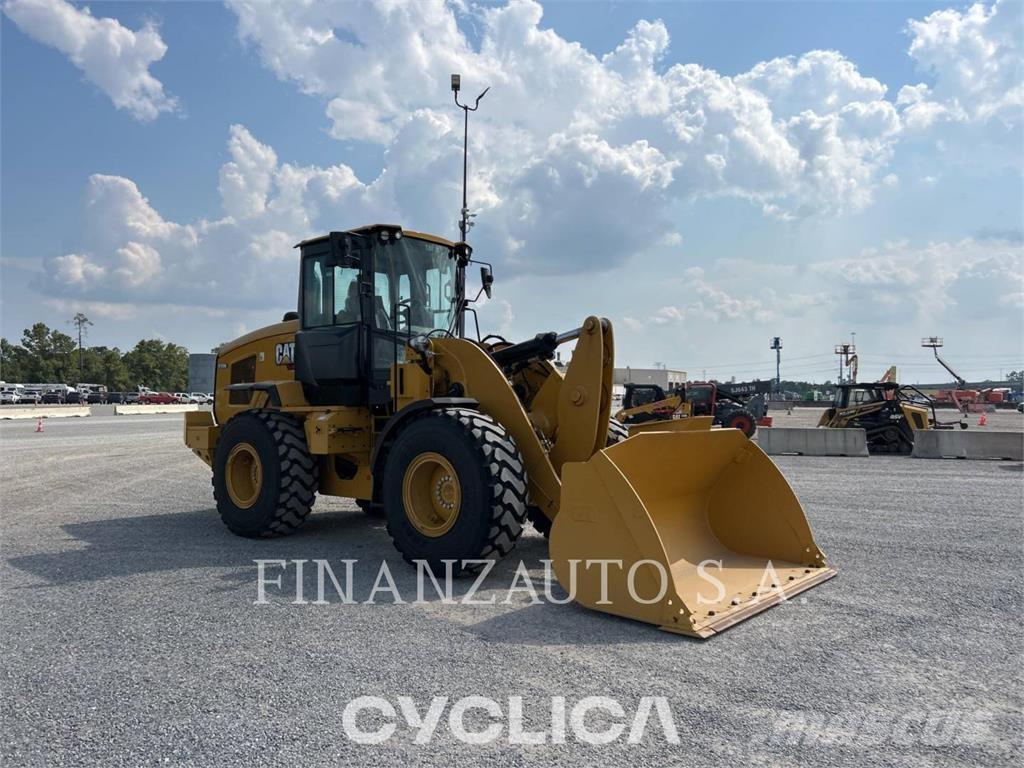 CAT 930M Naudoti ratiniai krautuvai