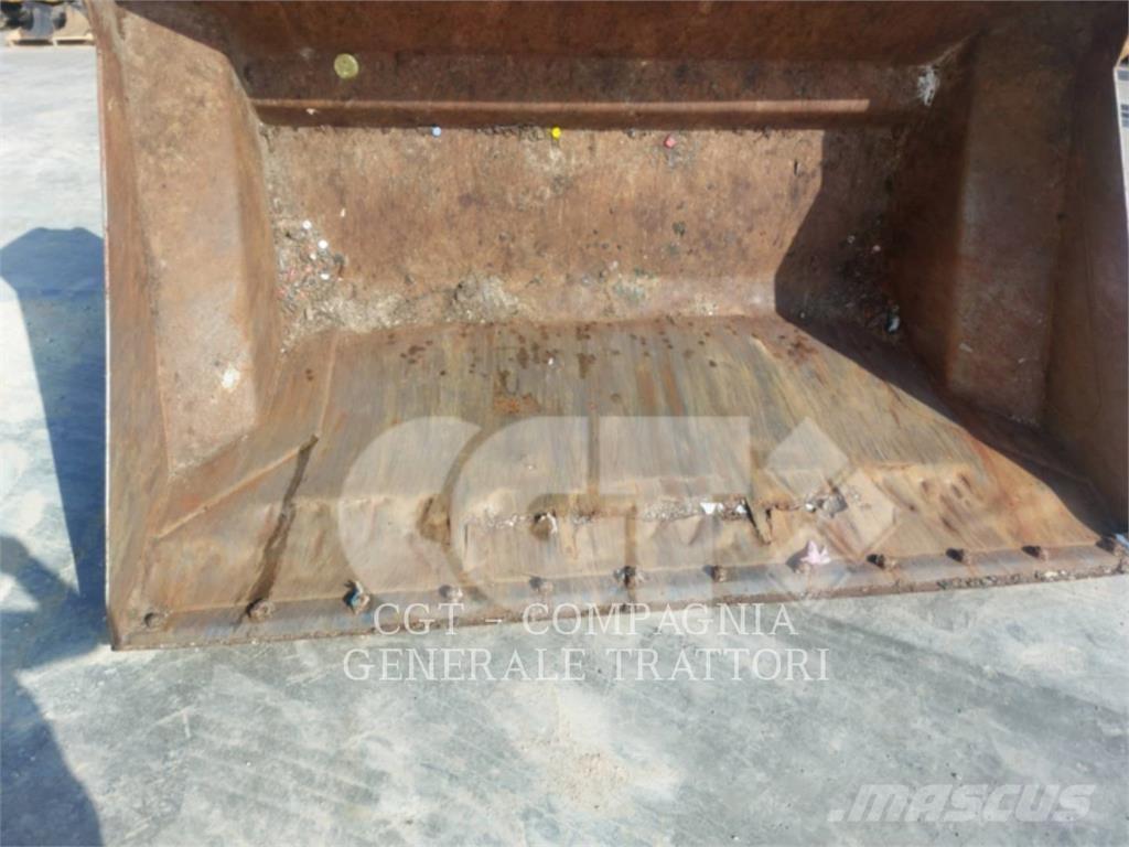 CAT 930M Naudoti ratiniai krautuvai