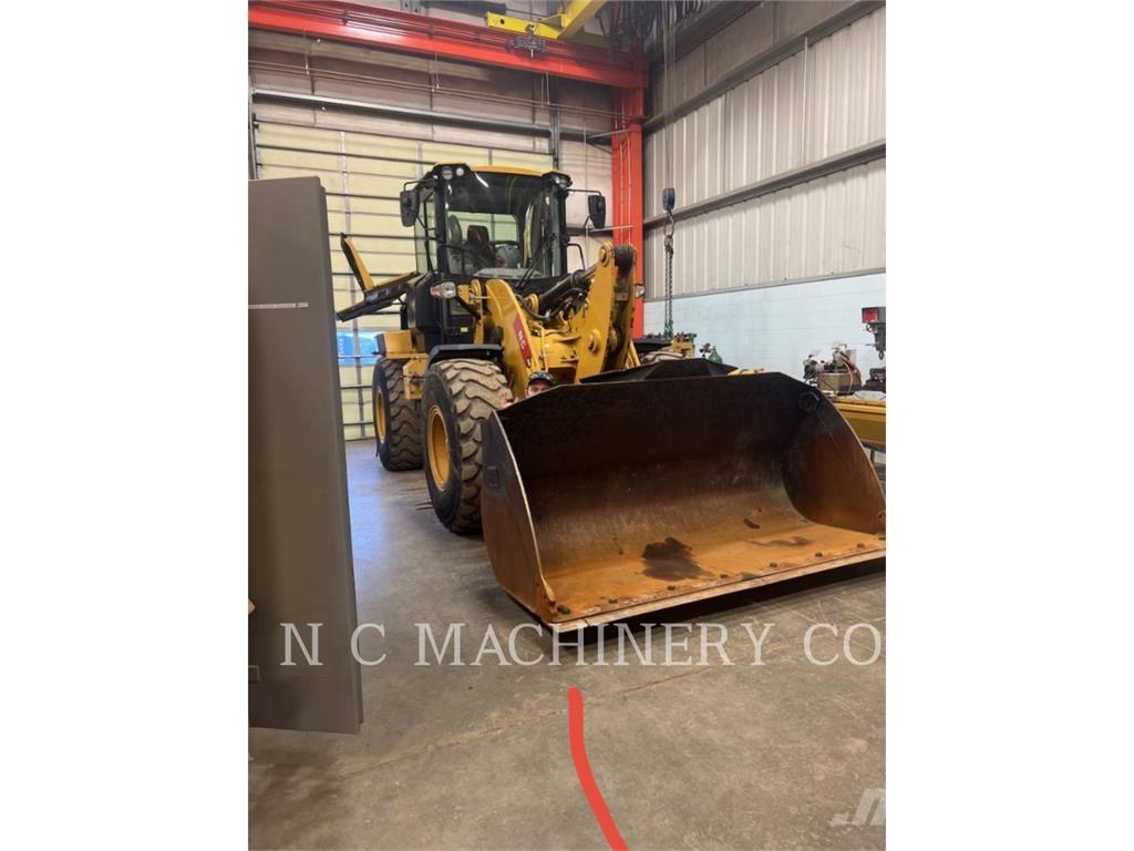 CAT 930M Naudoti ratiniai krautuvai