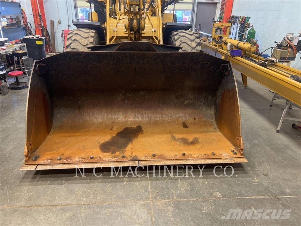 CAT 930M Naudoti ratiniai krautuvai