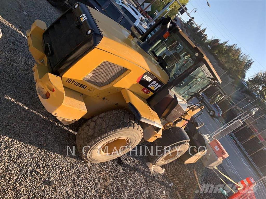 CAT 930M Naudoti ratiniai krautuvai
