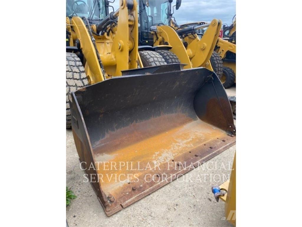 CAT 930M Naudoti ratiniai krautuvai