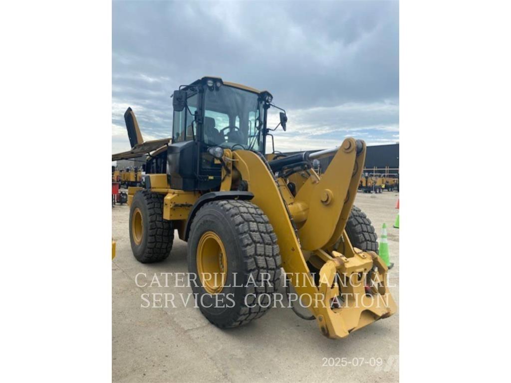 CAT 930M Naudoti ratiniai krautuvai