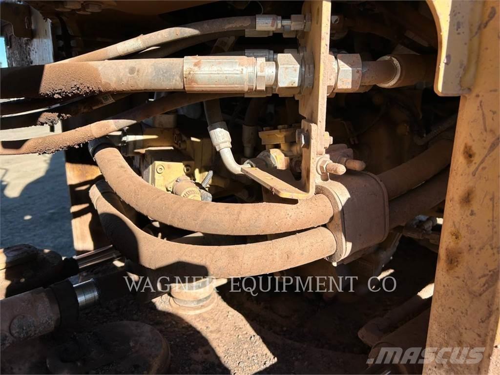 CAT 930M FC Naudoti ratiniai krautuvai