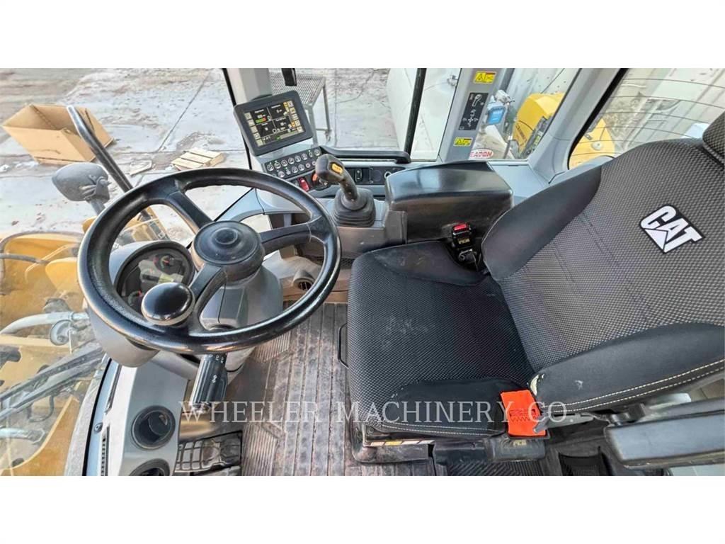 CAT 930M QC Naudoti ratiniai krautuvai