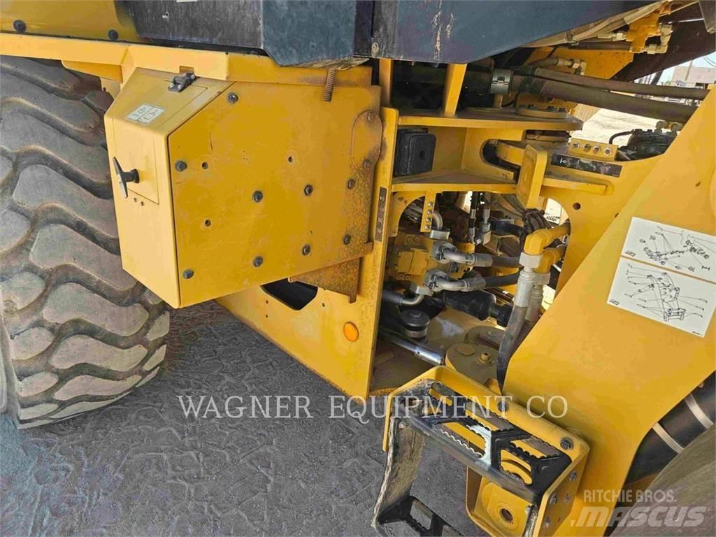 CAT 938M Naudoti ratiniai krautuvai