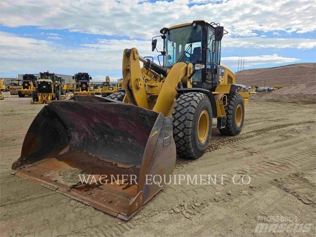 CAT 938M Naudoti ratiniai krautuvai