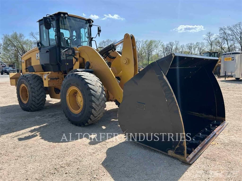 CAT 938M Naudoti ratiniai krautuvai