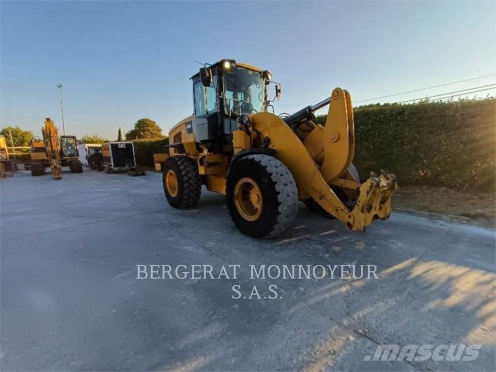 CAT 938M Naudoti ratiniai krautuvai