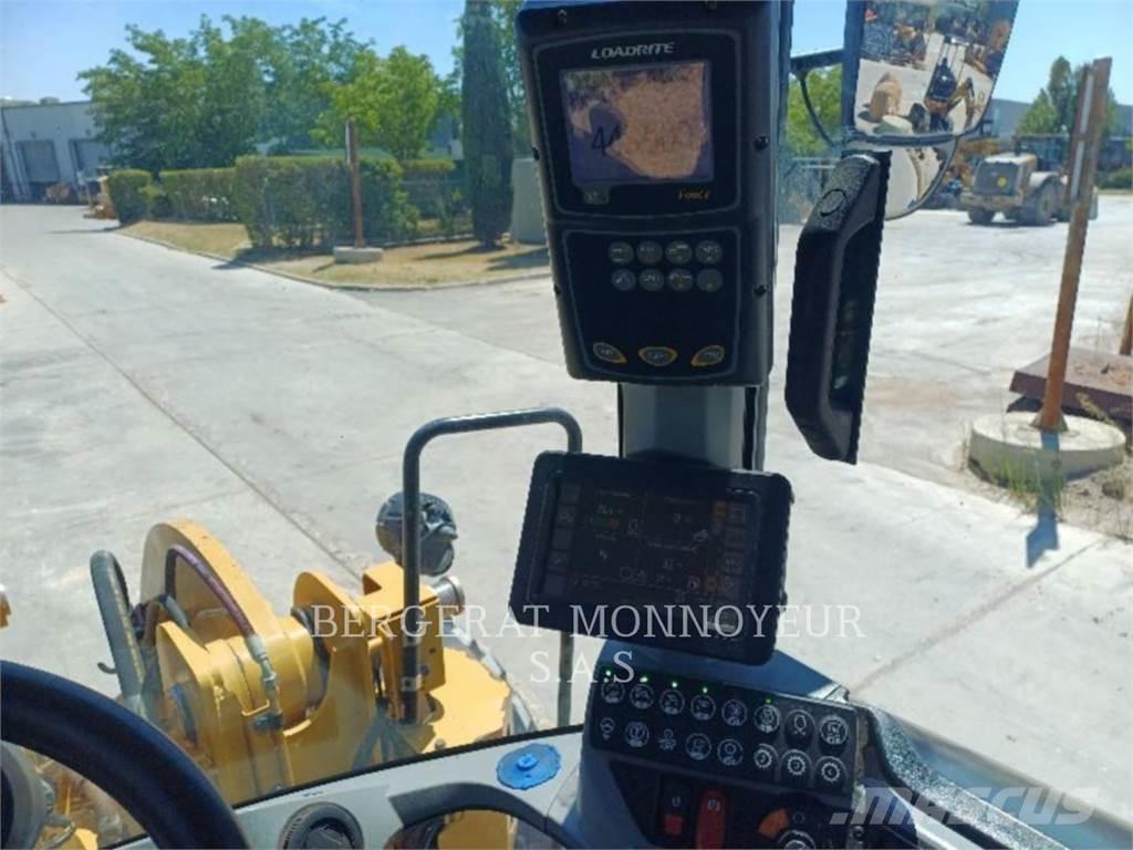 CAT 938M Naudoti ratiniai krautuvai