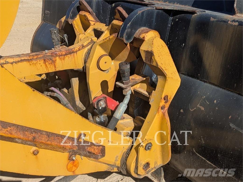 CAT 938M Naudoti ratiniai krautuvai