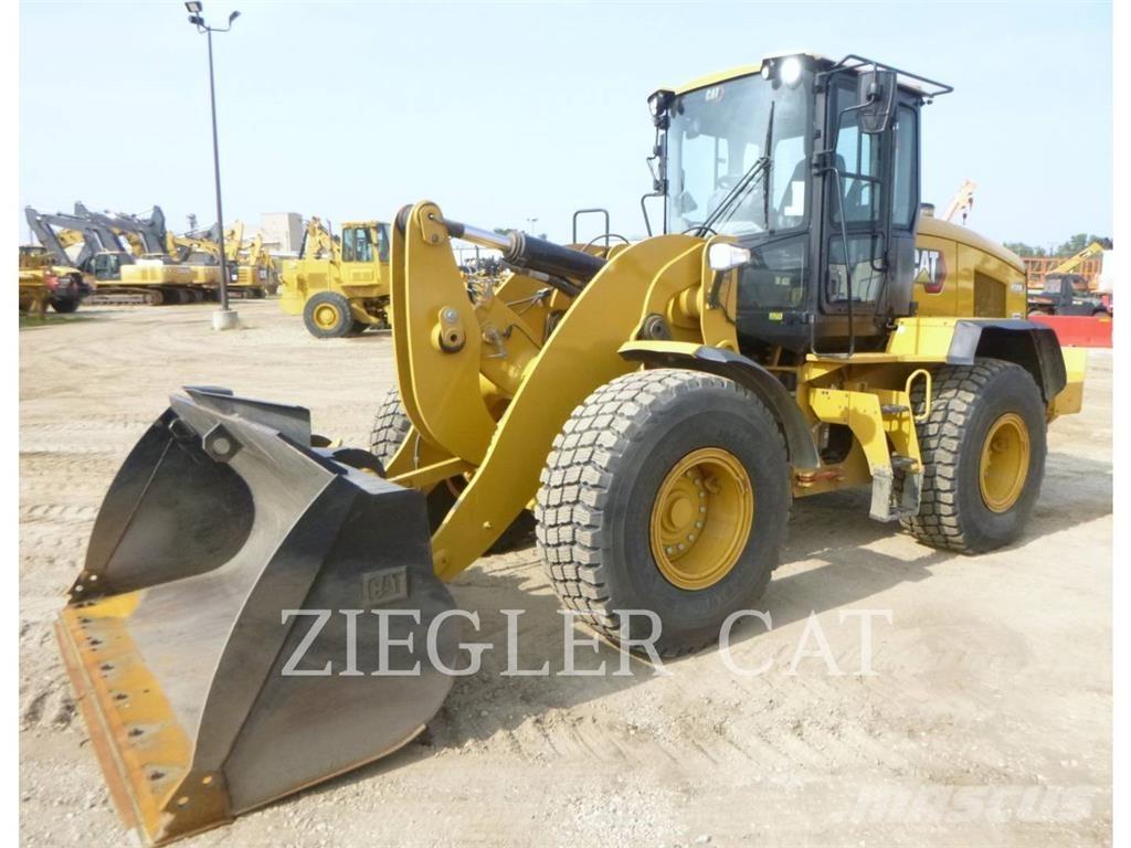 CAT 938M Naudoti ratiniai krautuvai