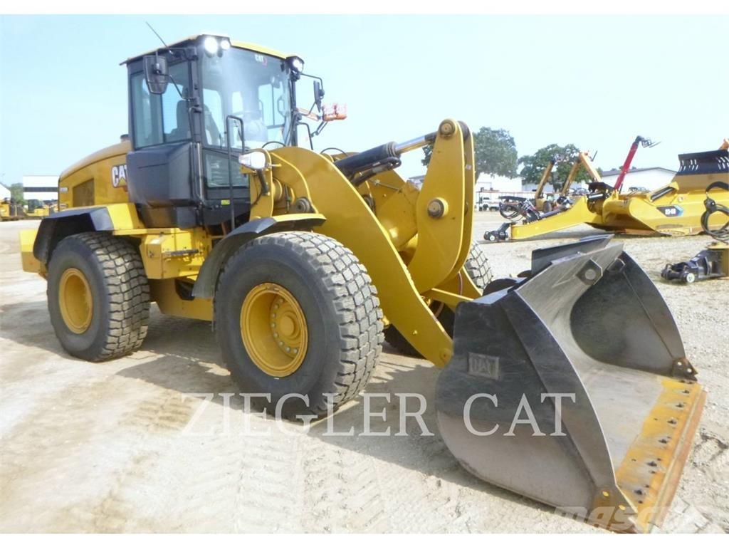 CAT 938M Naudoti ratiniai krautuvai