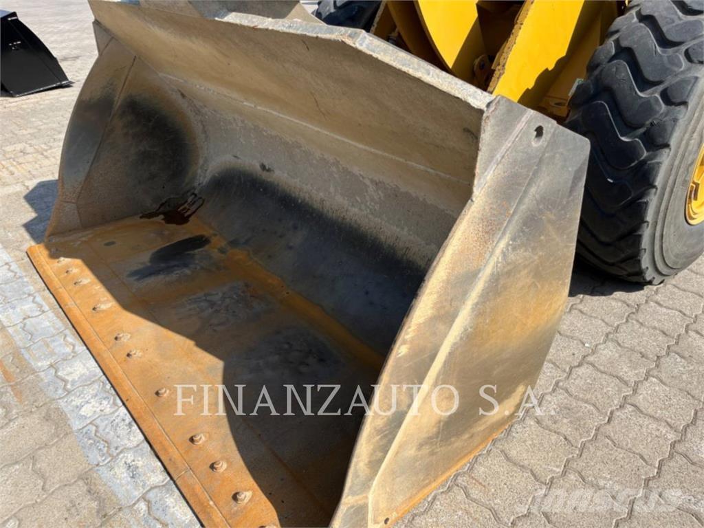 CAT 938M Naudoti ratiniai krautuvai