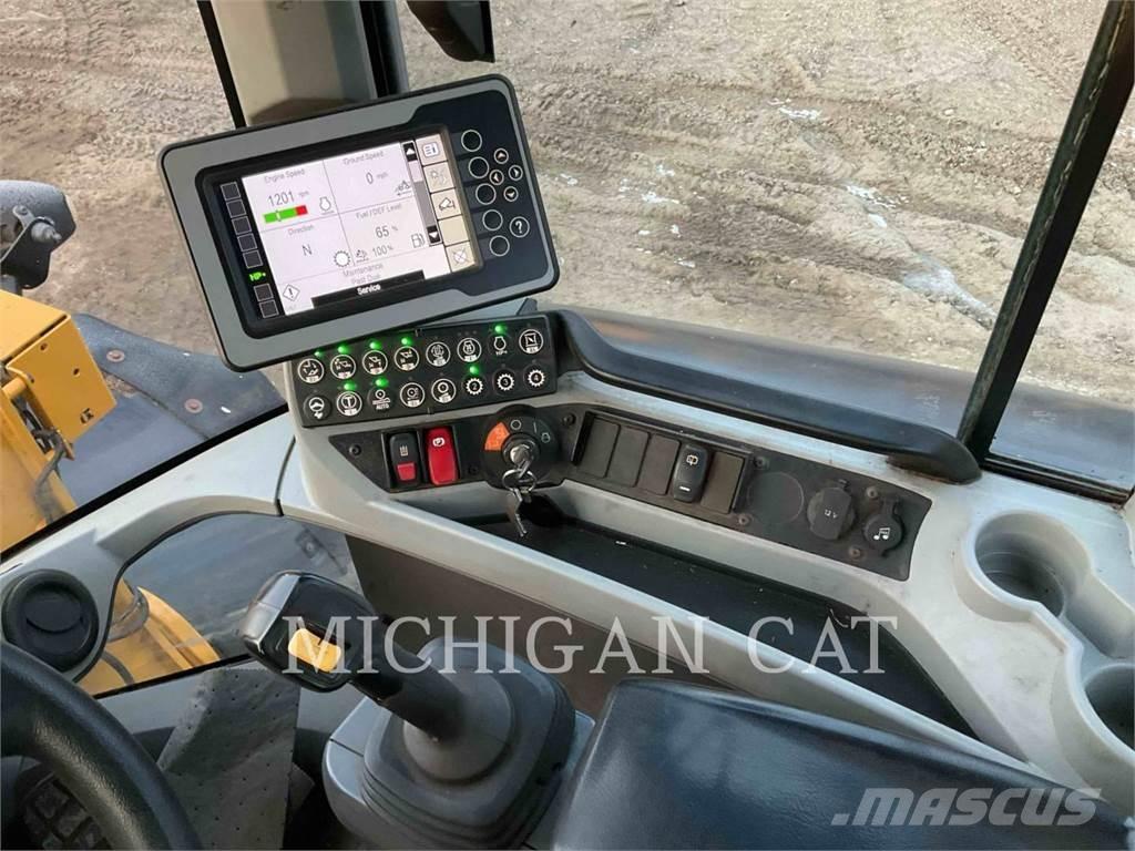 CAT 938M R+ Naudoti ratiniai krautuvai
