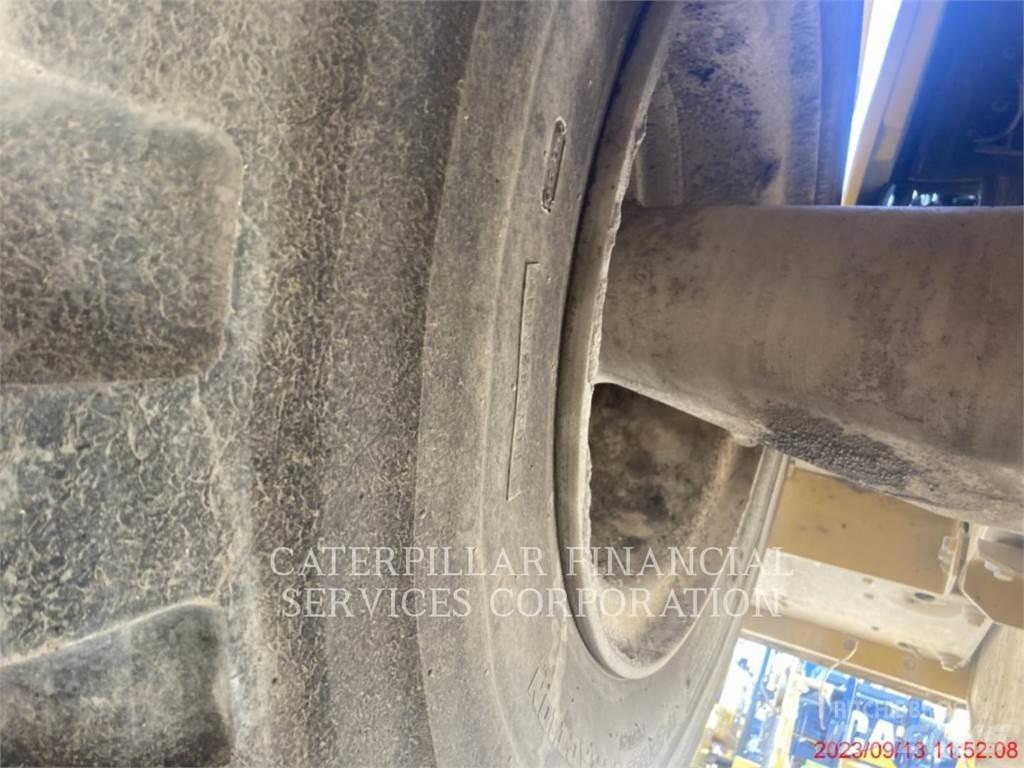 CAT 962M Naudoti ratiniai krautuvai