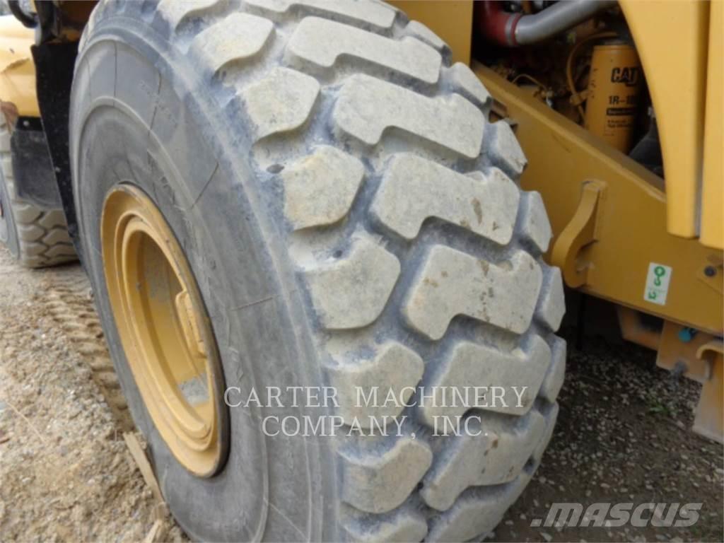 CAT 966M Naudoti ratiniai krautuvai