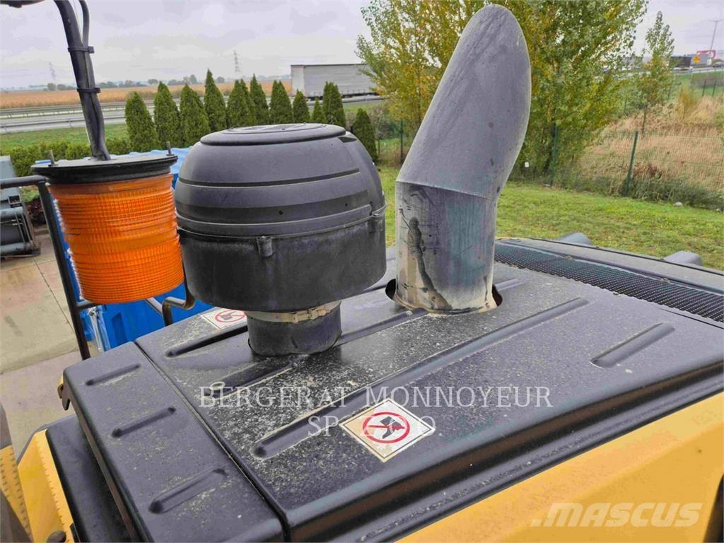 CAT 972 Naudoti ratiniai krautuvai