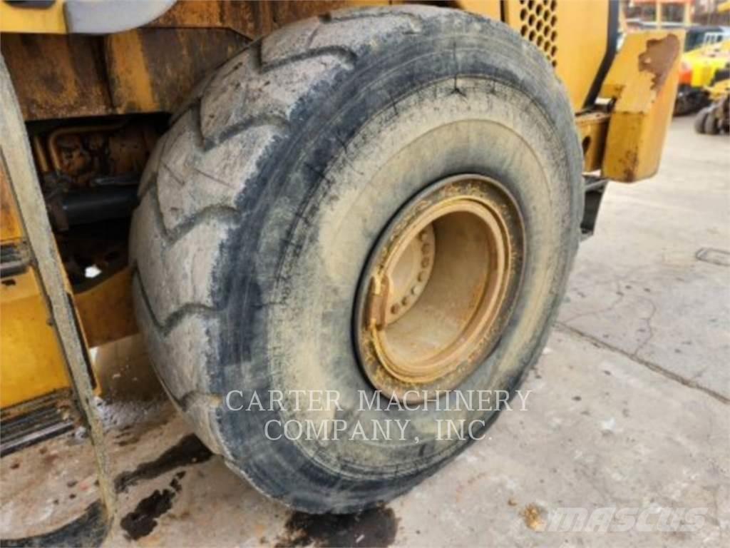 CAT 972K Naudoti ratiniai krautuvai